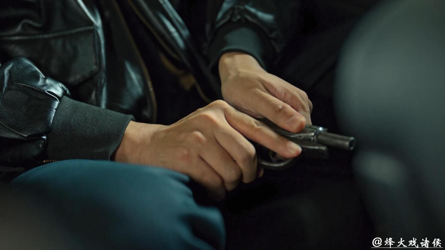 狂飙中孟德海与曹闯深夜对话隐藏重要秘密,难怪后来他急着帮曹闯结案背后的原因是什么? 狂飙中孟德海与曹闯深夜对话隐藏重要秘密,难怪后来他急着帮曹闯结案背后的原因是什么?