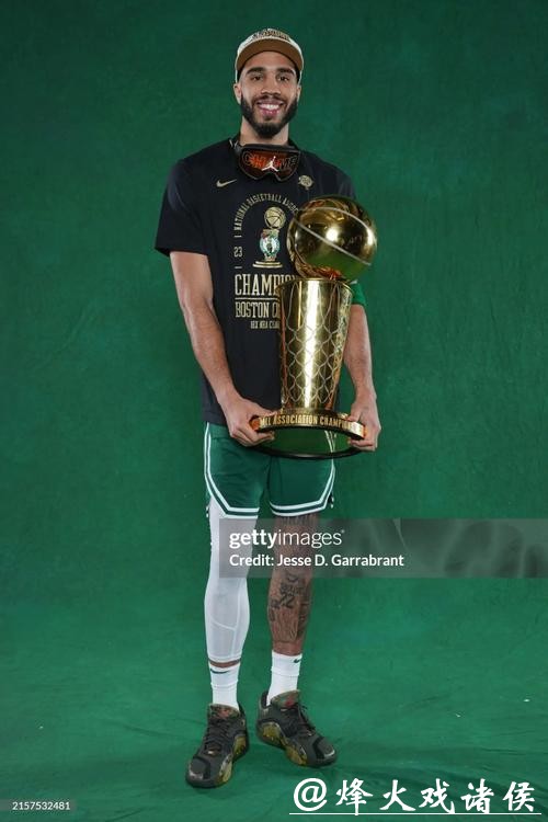 塔图姆22+9+7库里18分 凯尔特人大胜勇士40分