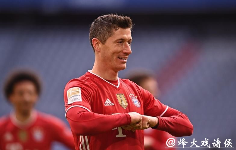 德甲官方：莱万当选本轮最佳球员 新赛季5场9球