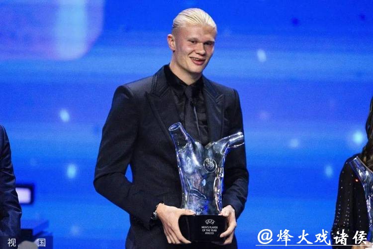 实至名归！戴维斯击败哈兰德荣膺德甲最佳新人